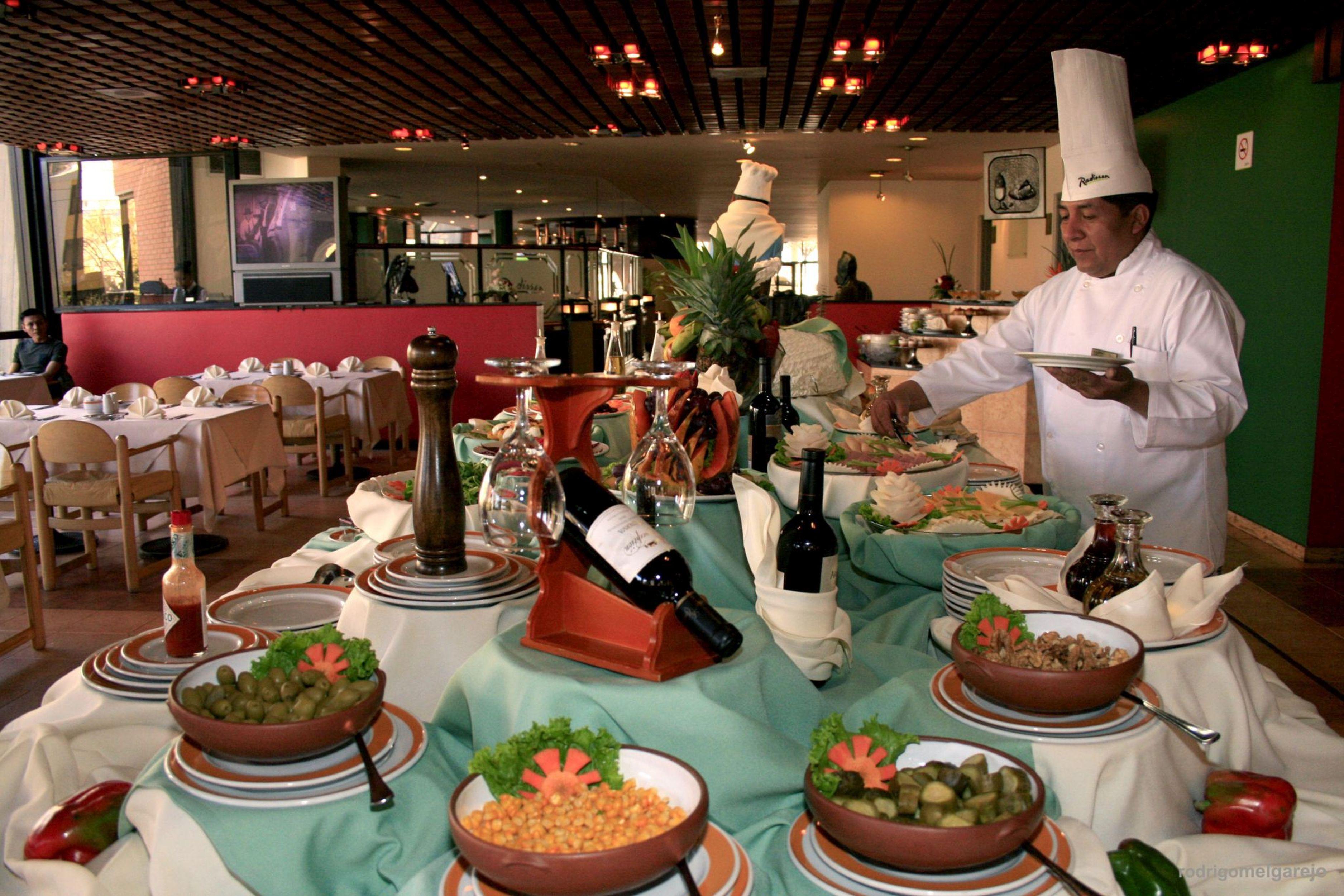 Real Plaza Hotel & Convention Center La Paz Restaurace fotografie