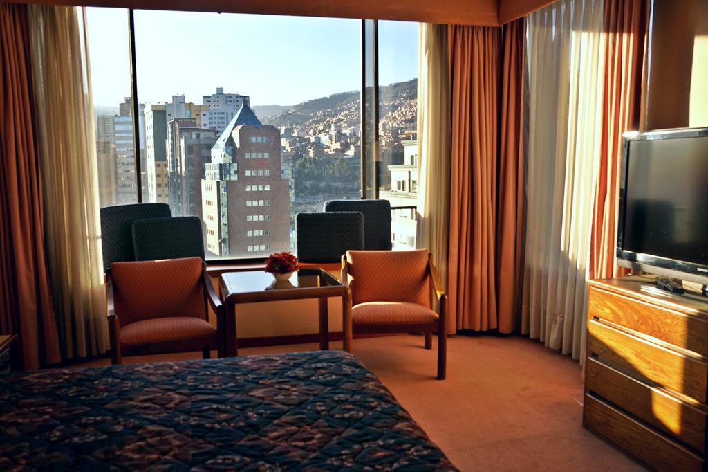 Real Plaza Hotel & Convention Center La Paz Pokoj fotografie